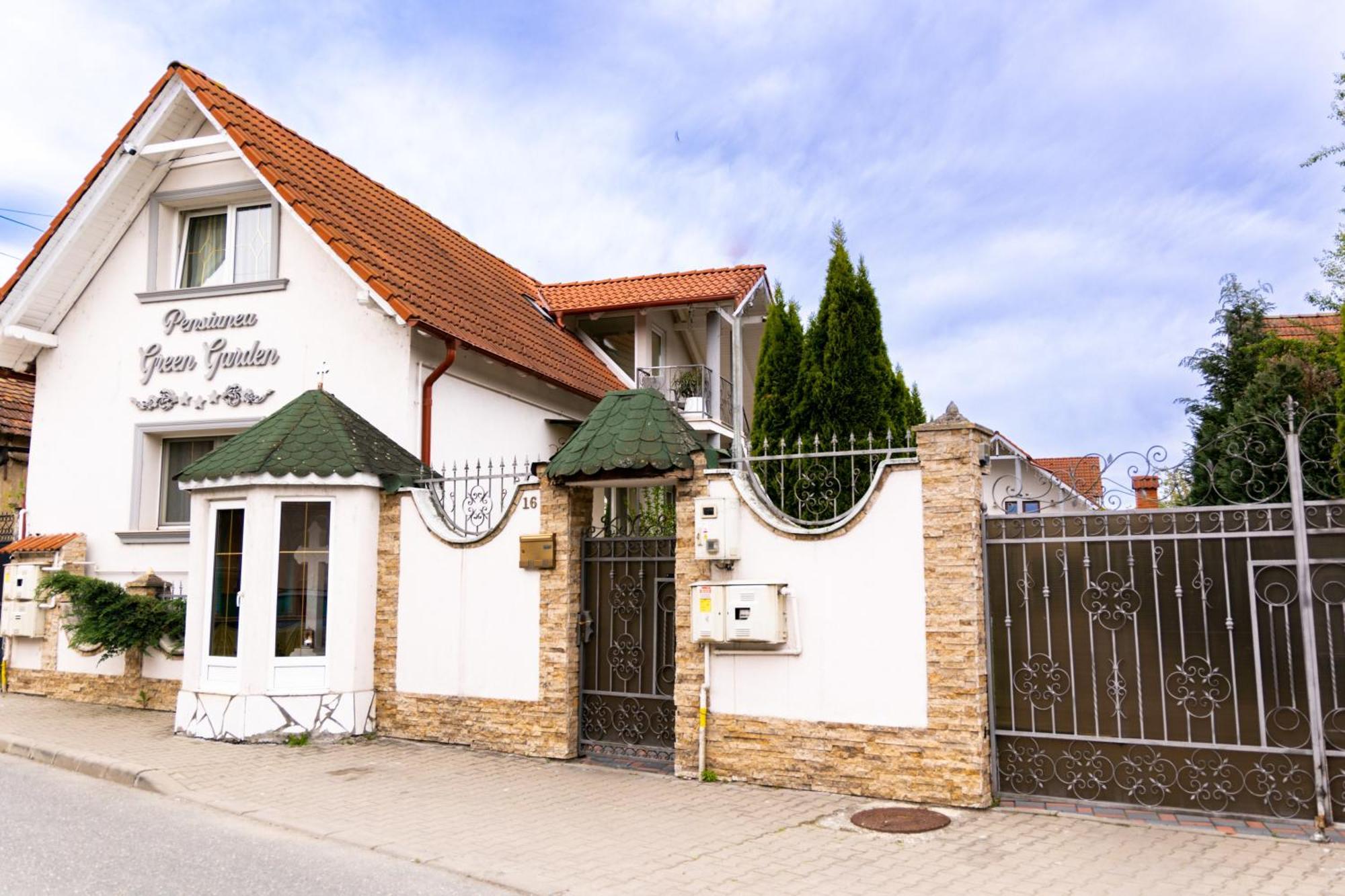 Green Garden Avrig Exterior photo