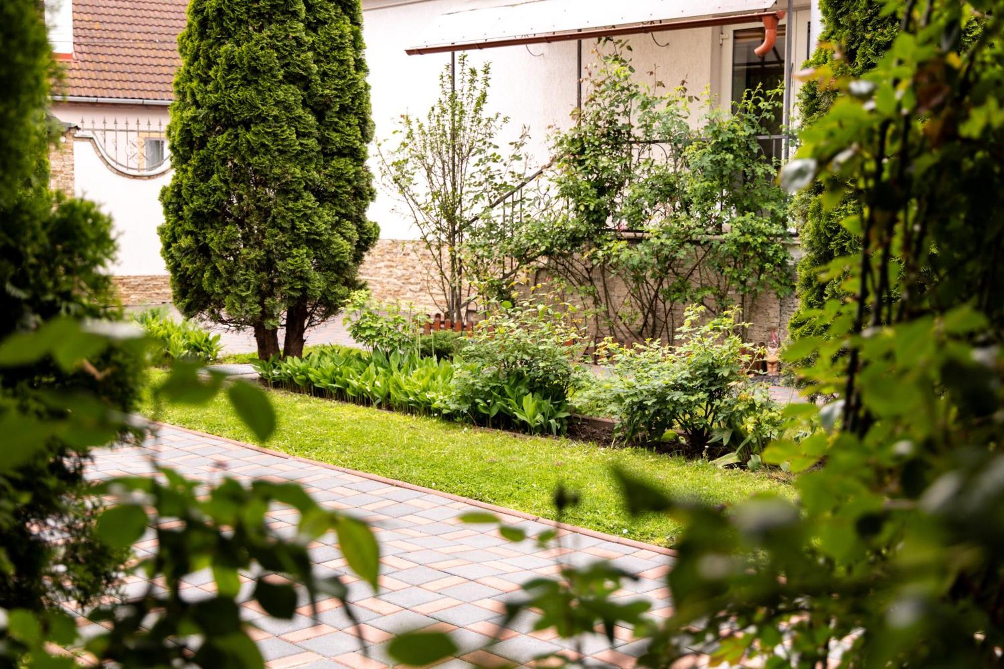 Green Garden Avrig Exterior photo