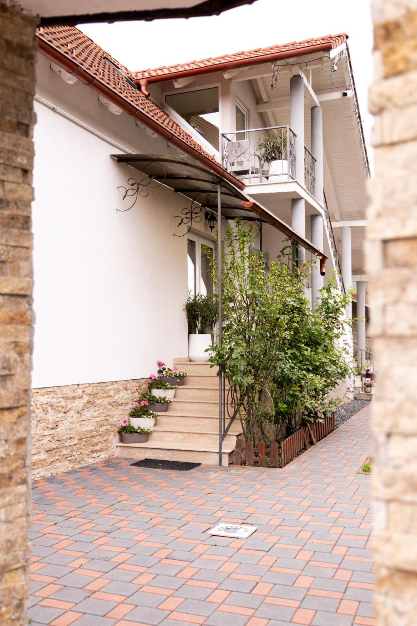 Green Garden Avrig Exterior photo